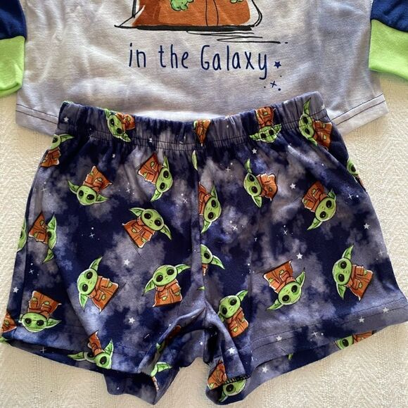STAR WARS GIRL'S Size 6 Baby Yoda Top and Short Pajama Set - Picture 2 of 4